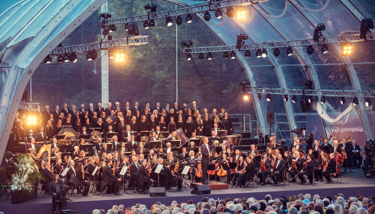 Oslo-Filharmonien og Oslo Filharmoniske Kor på Slottsplassen
